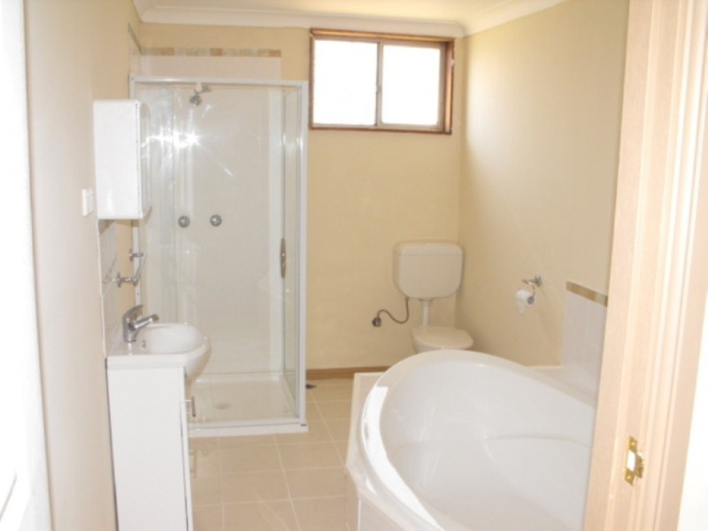 12 Patterson St, Parkes NSW 2870