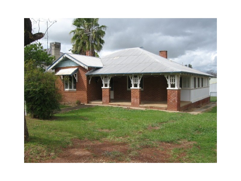 7 Oswin Street, Parkes NSW 2870