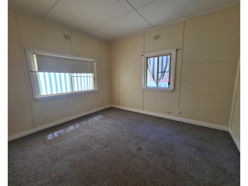 21 Jones Street, Parkes NSW 2870