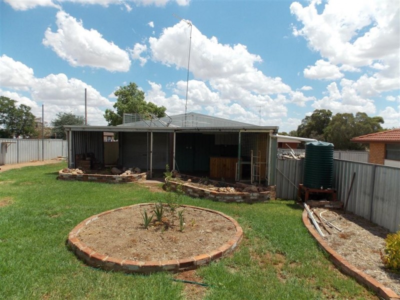 20 Derribong Street, Peak Hill NSW 2869