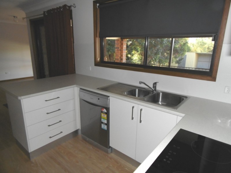 25 Moor Street, Parkes NSW 2870