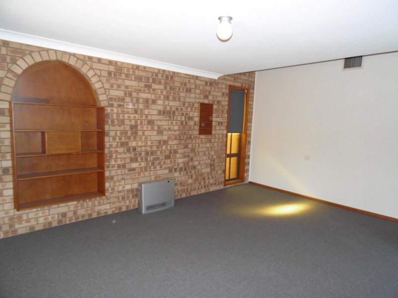 25 Moor Street, Parkes NSW 2870