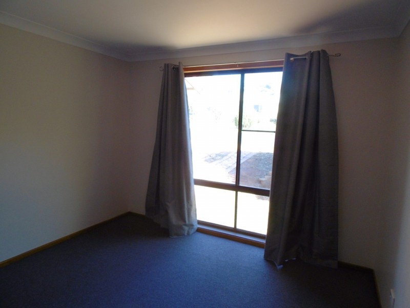 25 Moor Street, Parkes NSW 2870
