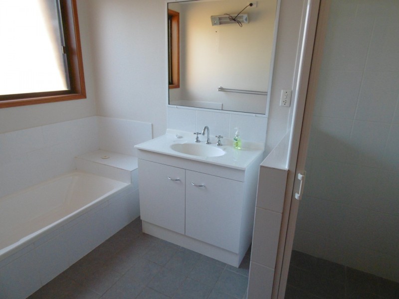 25 Moor Street, Parkes NSW 2870