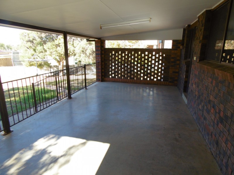 25 Moor Street, Parkes NSW 2870