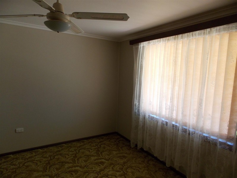 77 Victoria Street, Parkes NSW 2870