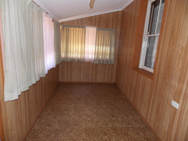 77 Victoria Street, Parkes NSW 2870