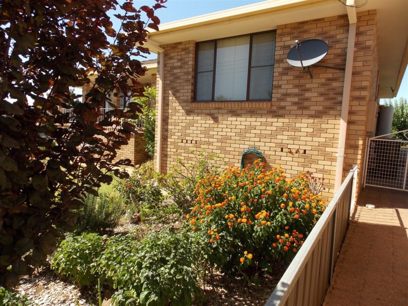 24 Jones Street, Parkes NSW 2870