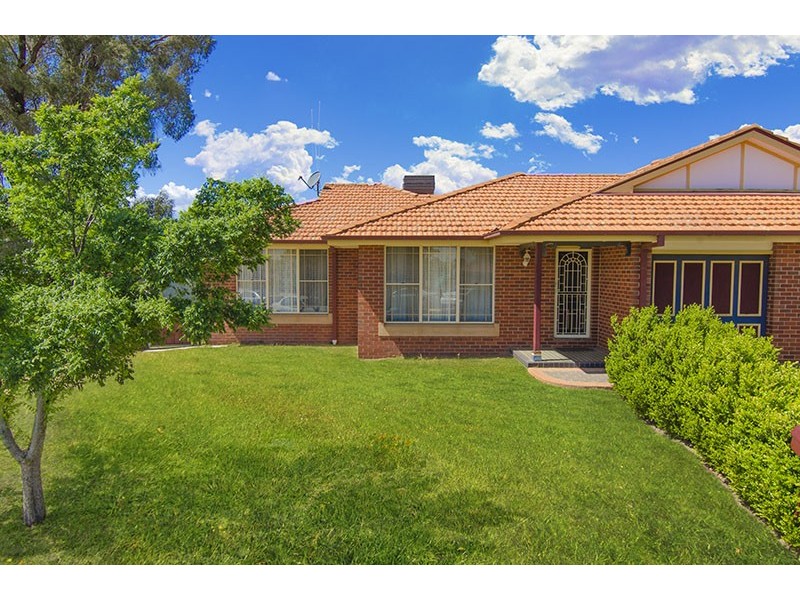 2/4 Friendship Place, Parkes NSW 2870