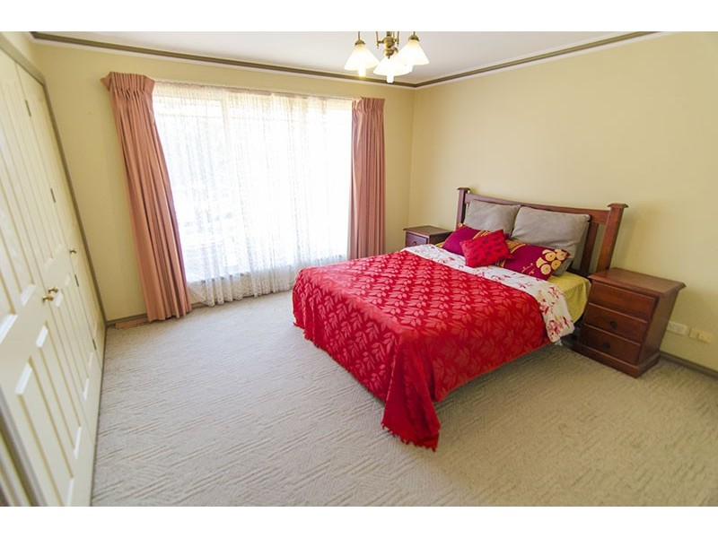 2/4 Friendship Place, Parkes NSW 2870