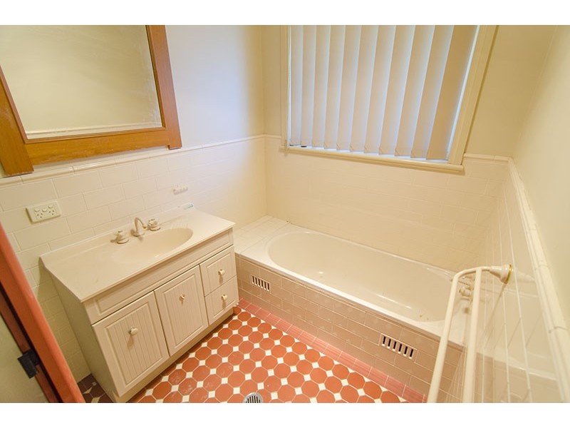 2/4 Friendship Place, Parkes NSW 2870