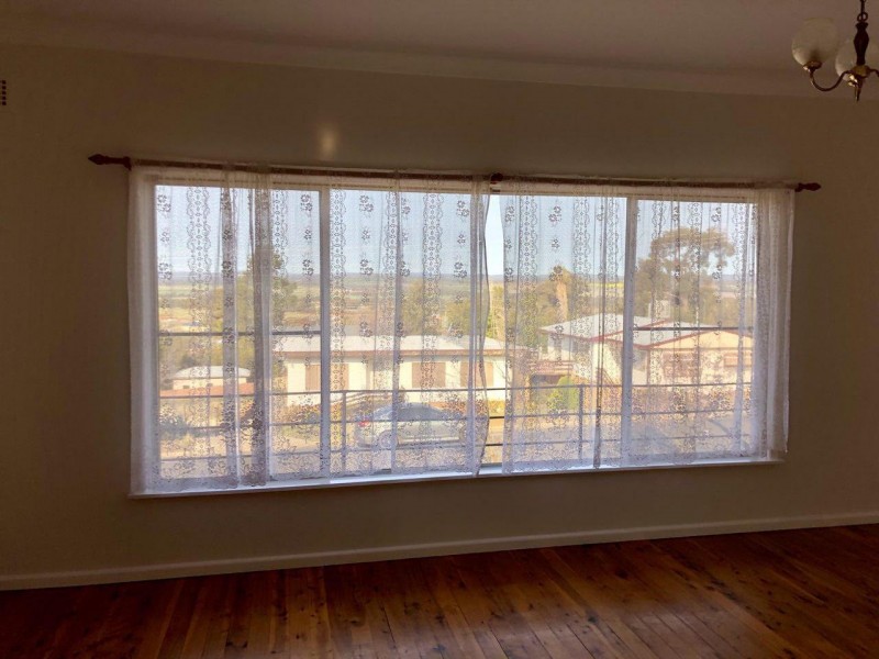 8 Panorama Crescent, Parkes NSW 2870