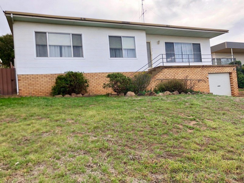 8 Panorama Crescent, Parkes NSW 2870