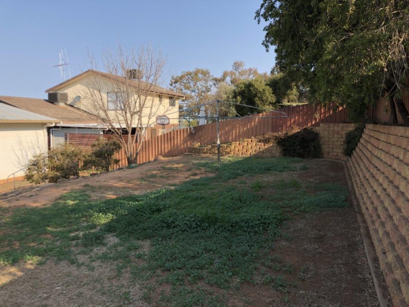 8 Panorama Crescent, Parkes NSW 2870