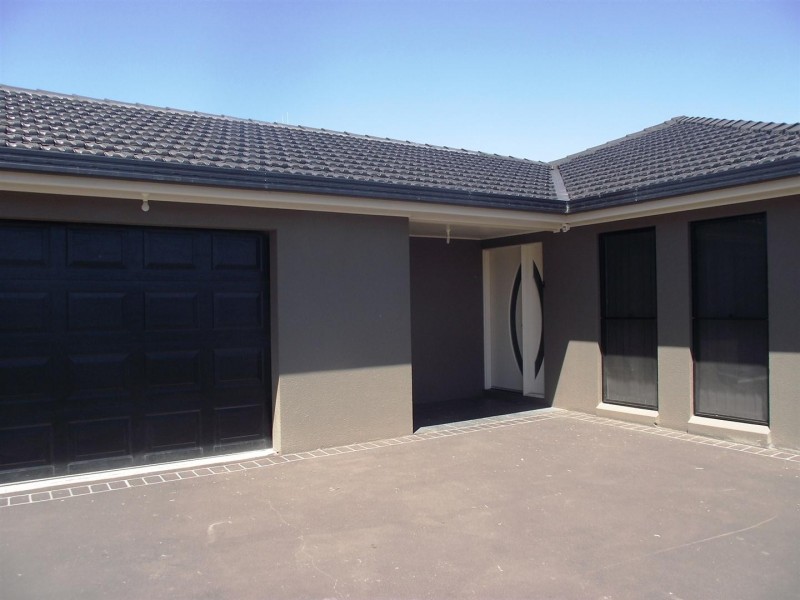 39 Glenburnie Cl, Parkes NSW 2870