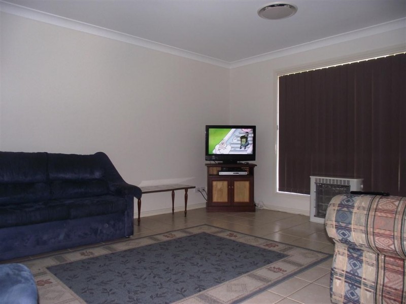 39 Glenburnie Cl, Parkes NSW 2870
