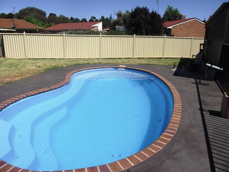 39 Glenburnie Cl, Parkes NSW 2870