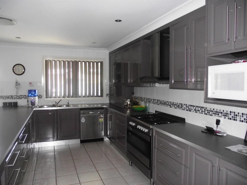 39 Glenburnie Cl, Parkes NSW 2870