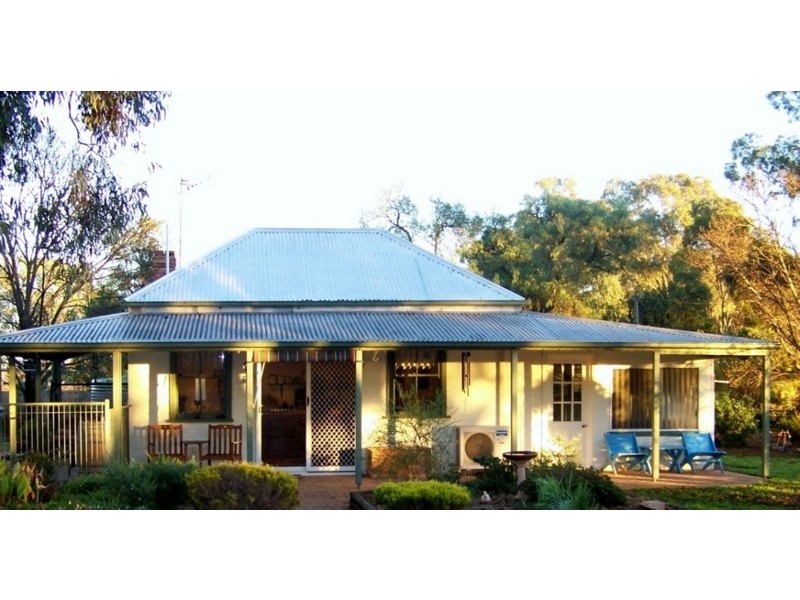 “Peppertree” Hillview Lane, Eugowra NSW 2806