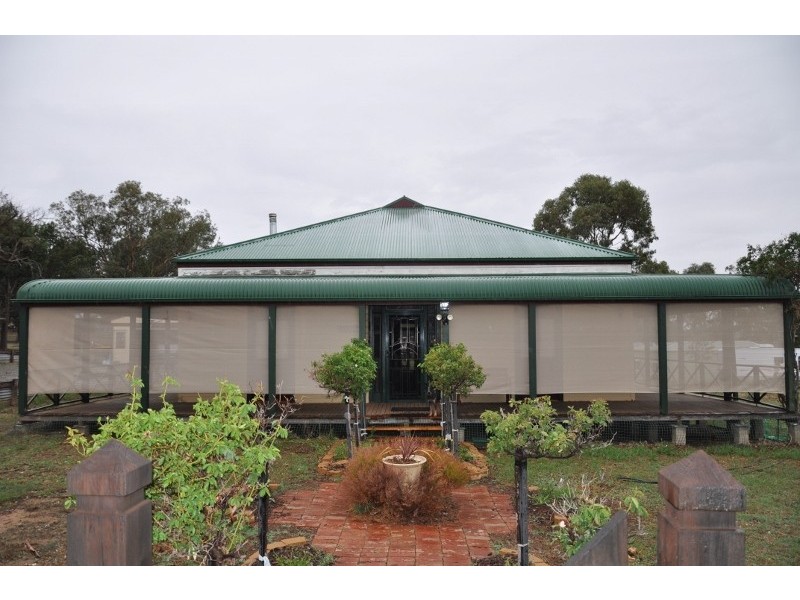 3 West Street, Eugowra NSW 2806