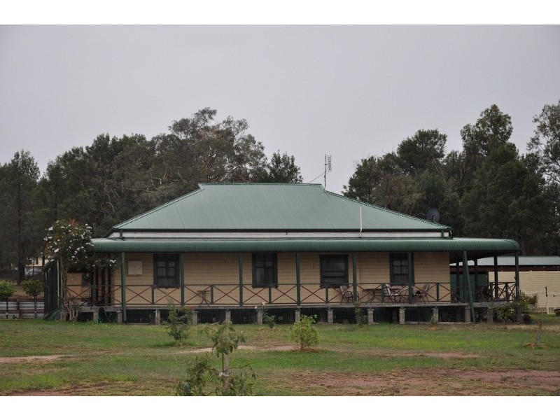 3 West Street, Eugowra NSW 2806