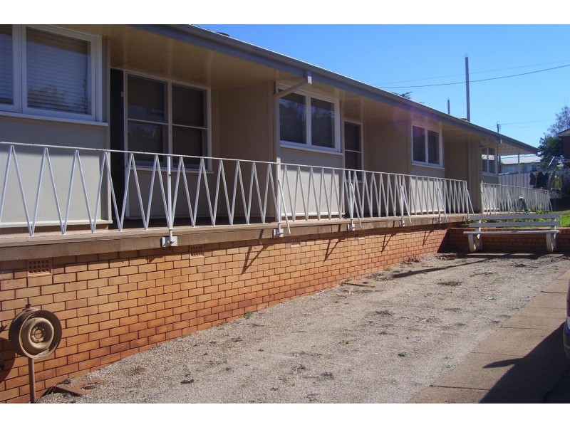 1/12 Gallop Ave, Parkes NSW 2870