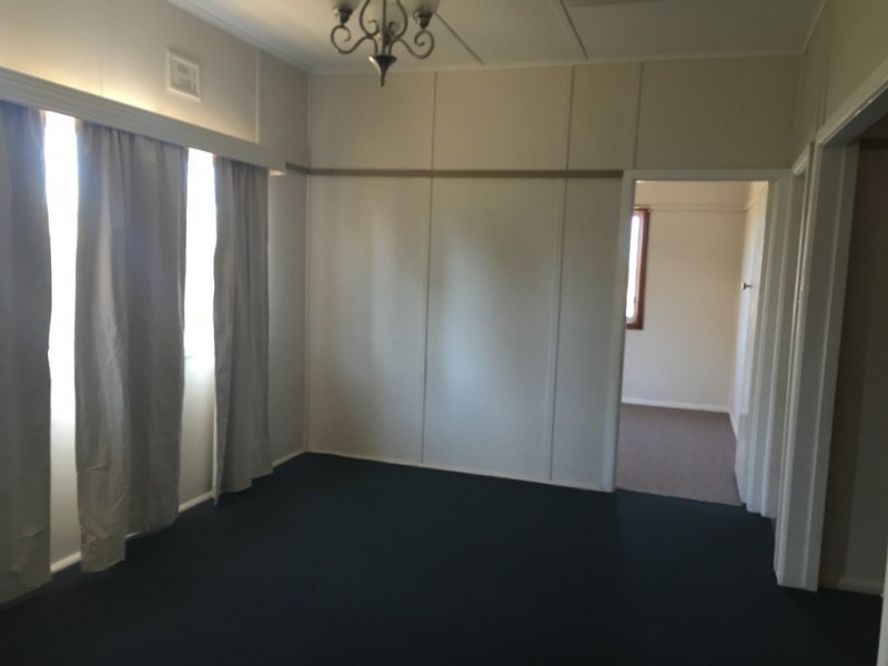19 Mingelo Street, Peak Hill NSW 2869