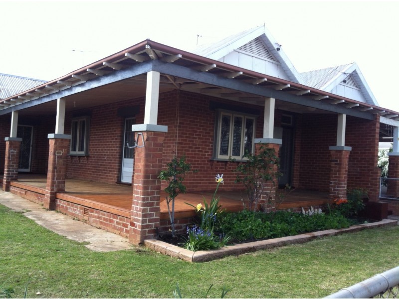 32 Victoria St, Parkes NSW 2870