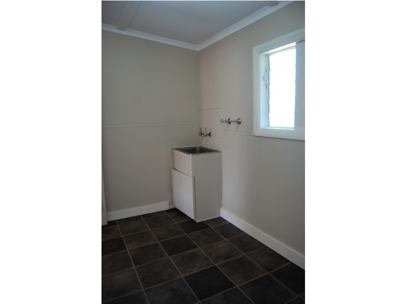 32 Victoria St, Parkes NSW 2870