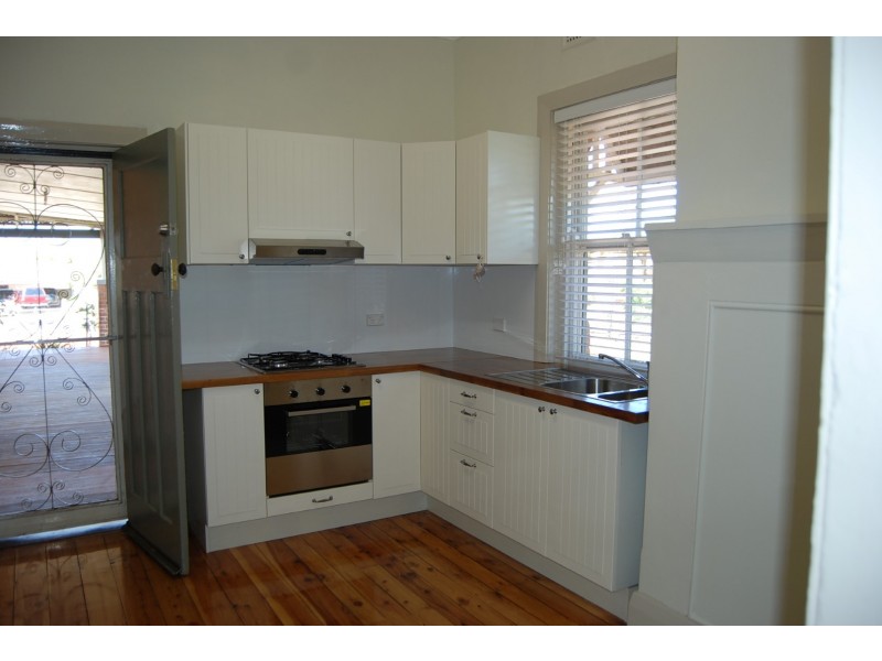 32 Victoria St, Parkes NSW 2870