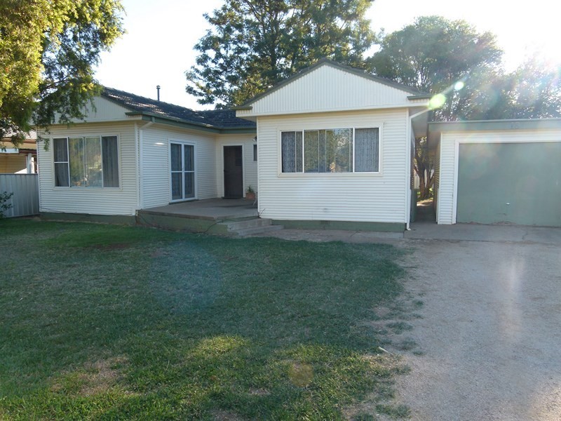 18 Elliot Street, Forbes NSW 2871