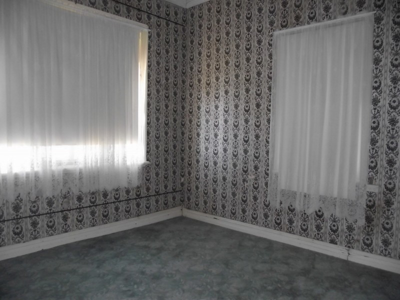 6 Close Street, Parkes NSW 2870