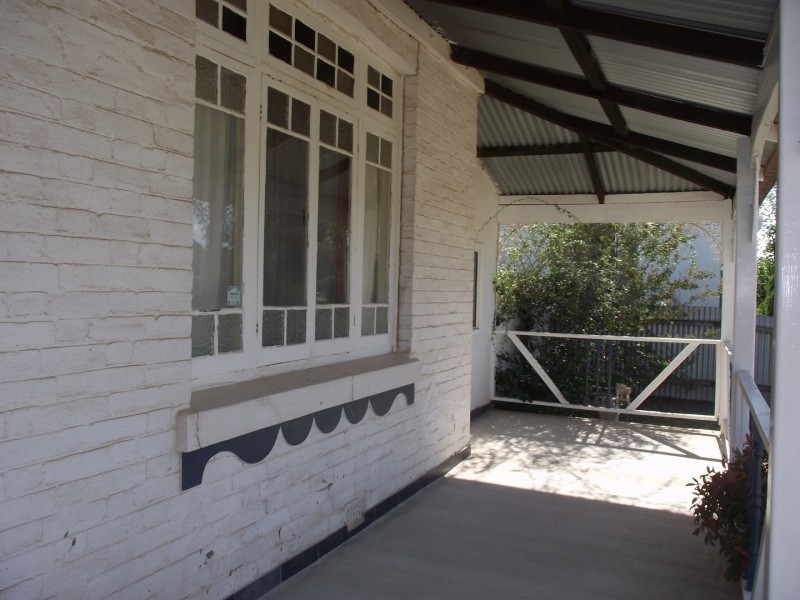 6 Close Street, Parkes NSW 2870