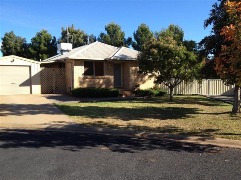 6 Endeavour Place, Parkes NSW 2870
