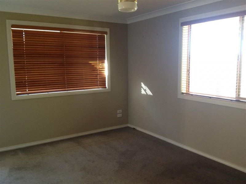 6 Endeavour Place, Parkes NSW 2870