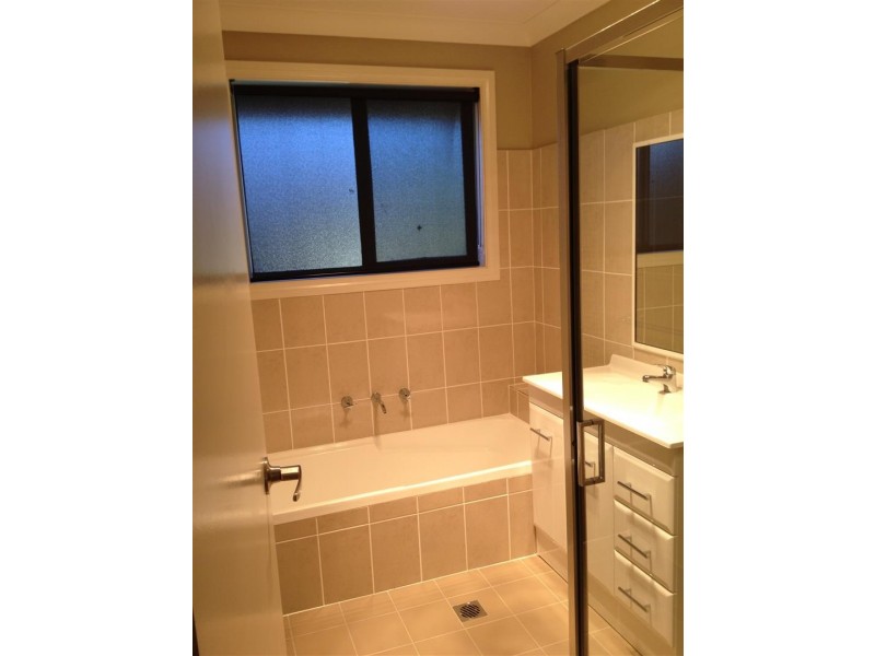 6 Endeavour Place, Parkes NSW 2870