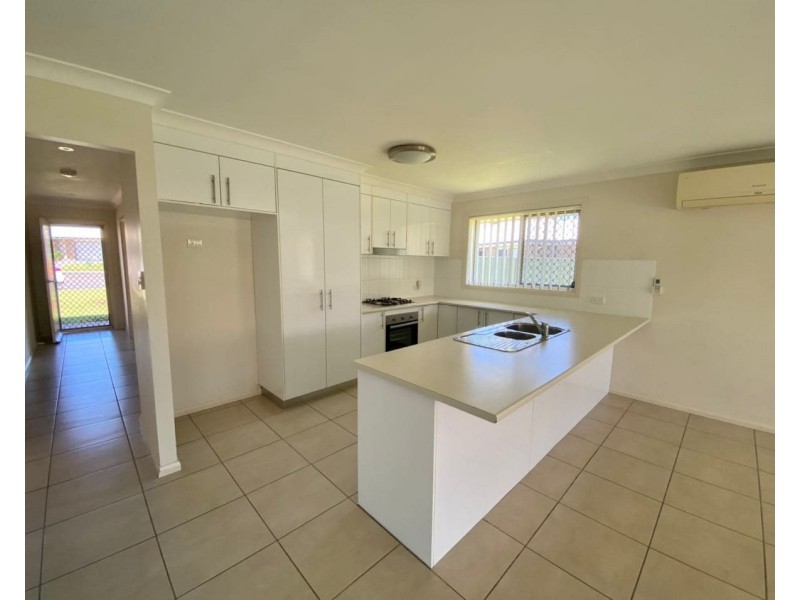 5 Rex Aubrey Place, Parkes NSW 2870