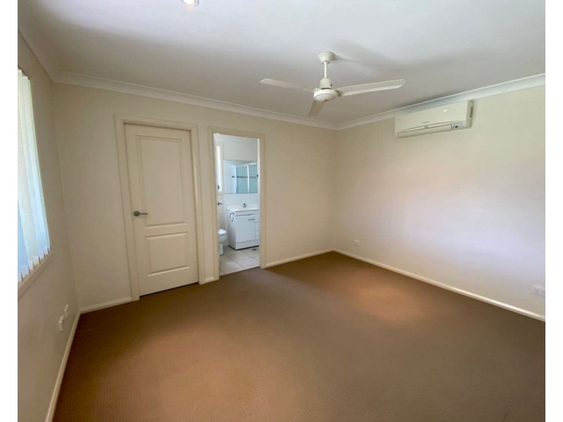 5 Rex Aubrey Place, Parkes NSW 2870