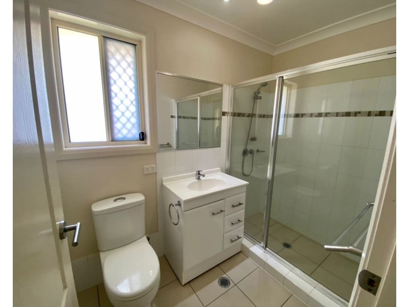 5 Rex Aubrey Place, Parkes NSW 2870