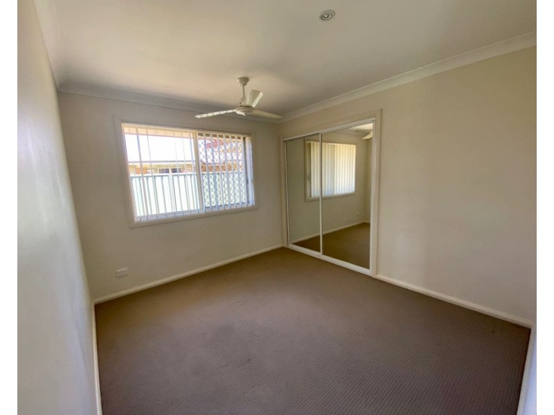 5 Rex Aubrey Place, Parkes NSW 2870