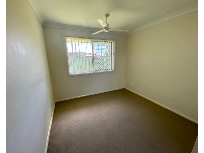 5 Rex Aubrey Place, Parkes NSW 2870