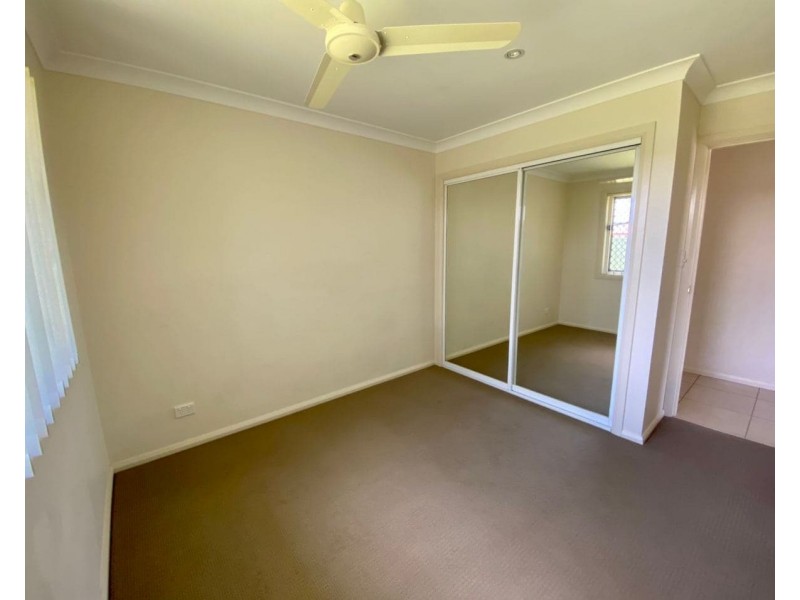 5 Rex Aubrey Place, Parkes NSW 2870