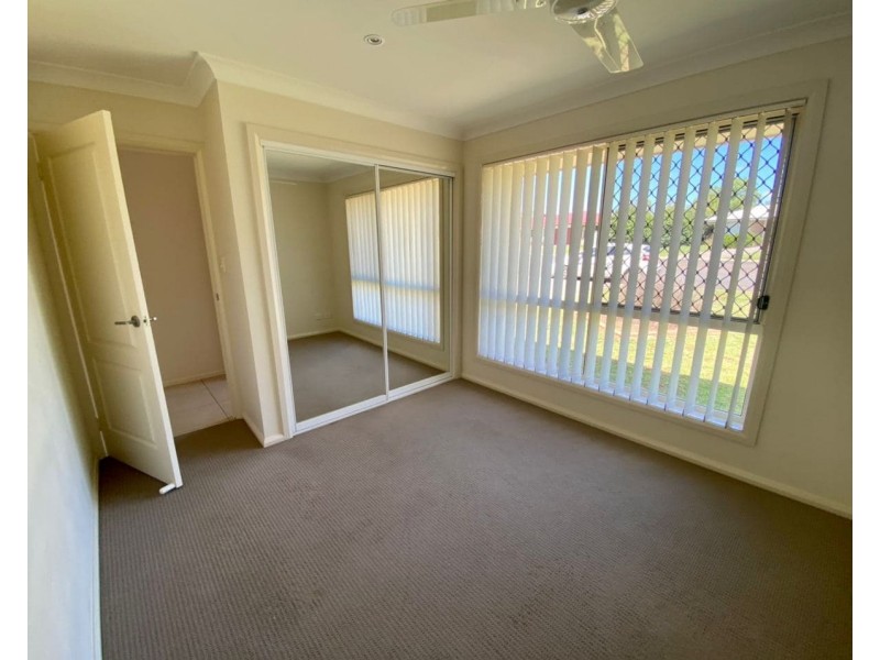 5 Rex Aubrey Place, Parkes NSW 2870