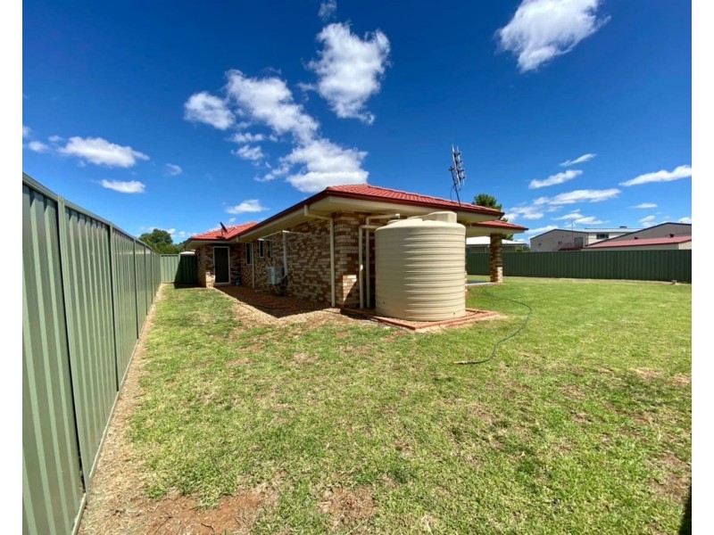 5 Rex Aubrey Place, Parkes NSW 2870
