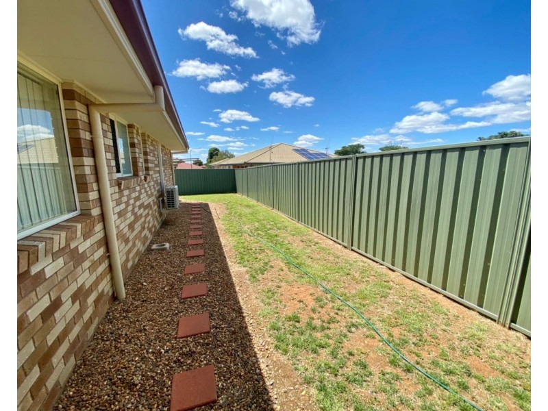 5 Rex Aubrey Place, Parkes NSW 2870