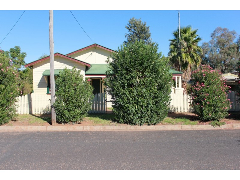 90 Euchie Street, Peak Hill NSW 2869