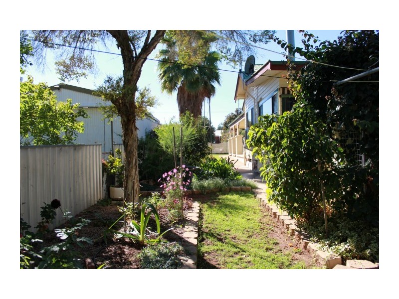 90 Euchie Street, Peak Hill NSW 2869