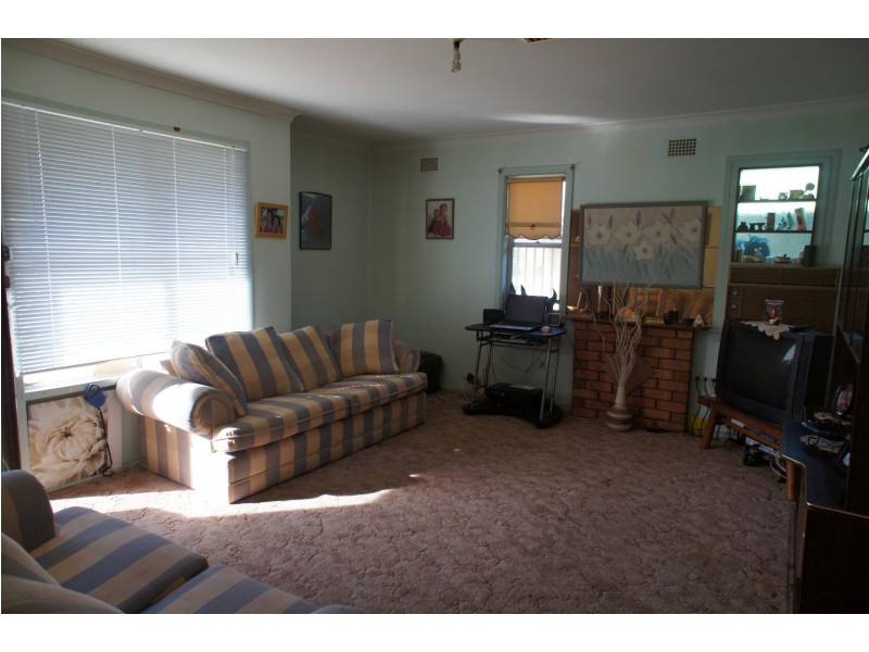 4 Porter Street, Parkes NSW 2870