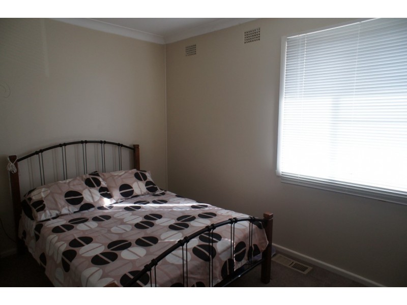 4 Porter Street, Parkes NSW 2870