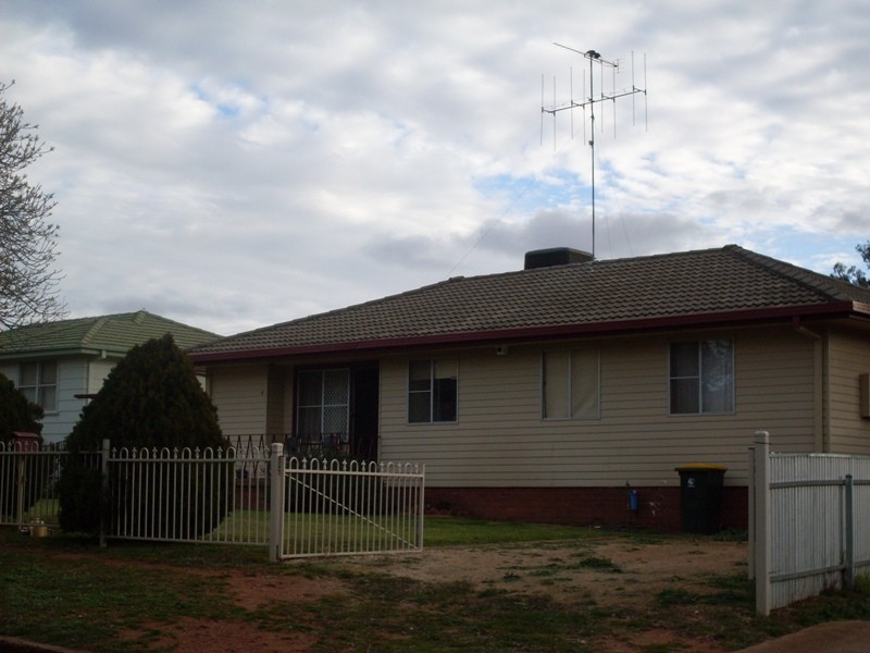4 Porter Street, Parkes NSW 2870